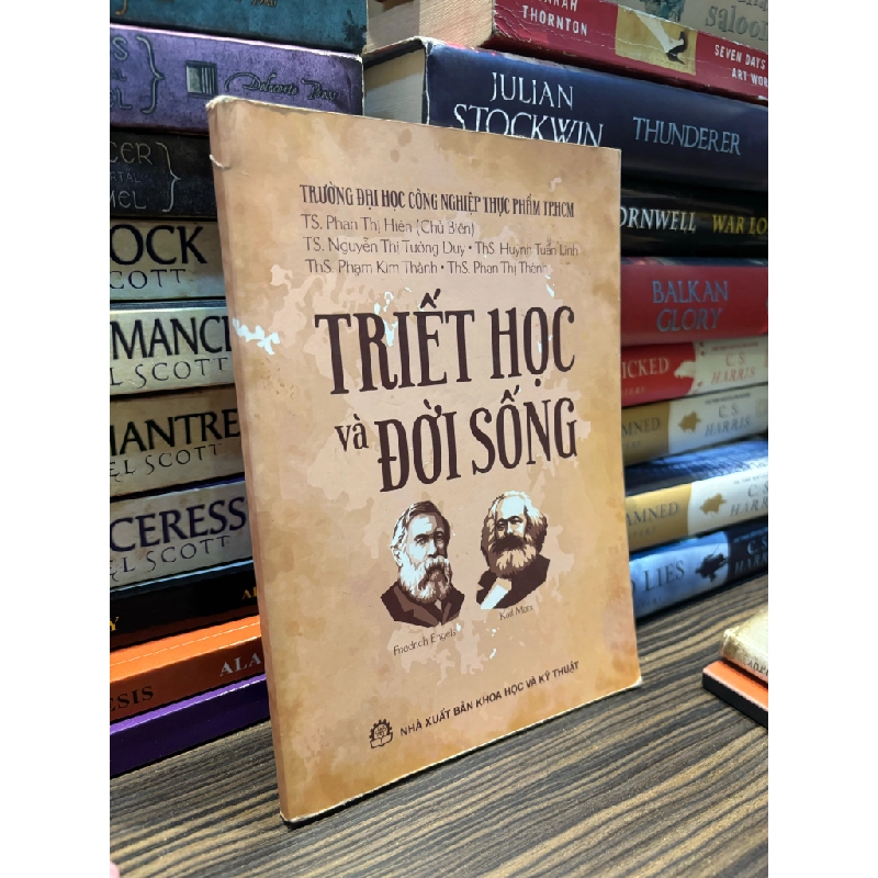 Triết học và đời sống - Phan Thị Hiên (chủ biên) 336395