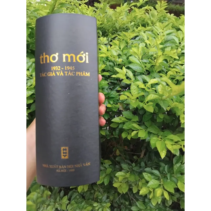 Thơ mới 1932 - 1945 tác giả và tác phẩm  994763