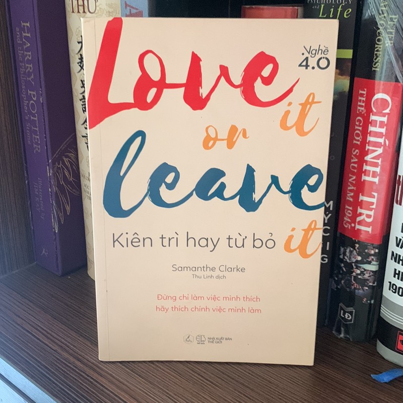 Sách kỹ năng sống: Love It Or Leave It - Kiên Trì Hay Từ Bỏ- mới 95% 150374