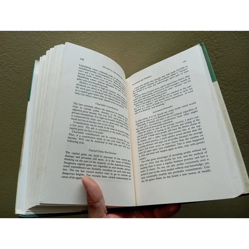 The battle for investment survival, sách ngoại văn tiếng Anh english book  729994