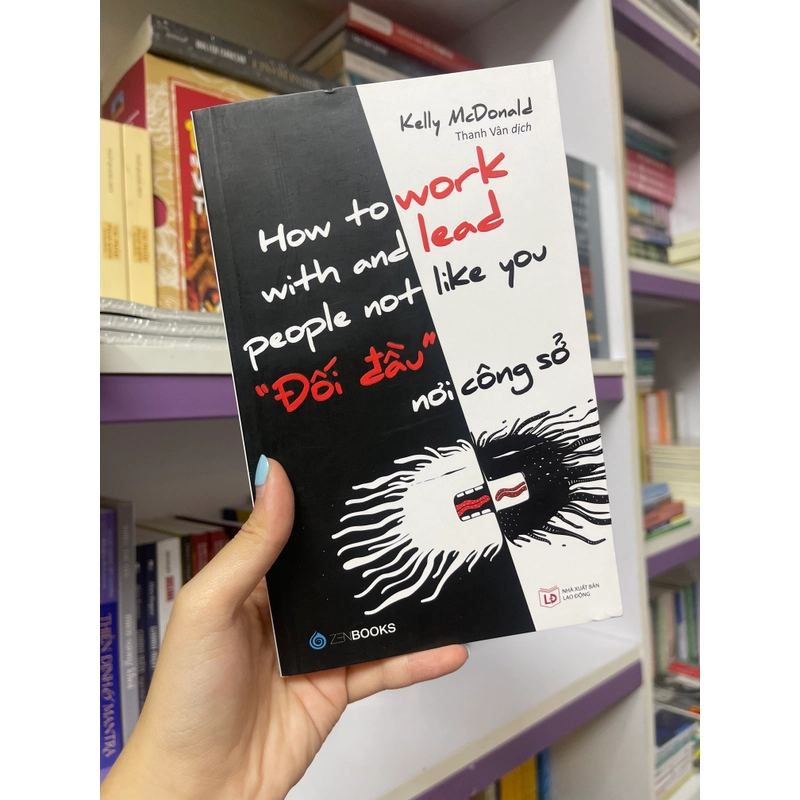 “Đối đầu” nơi công sở - Kelly McDonald 469576