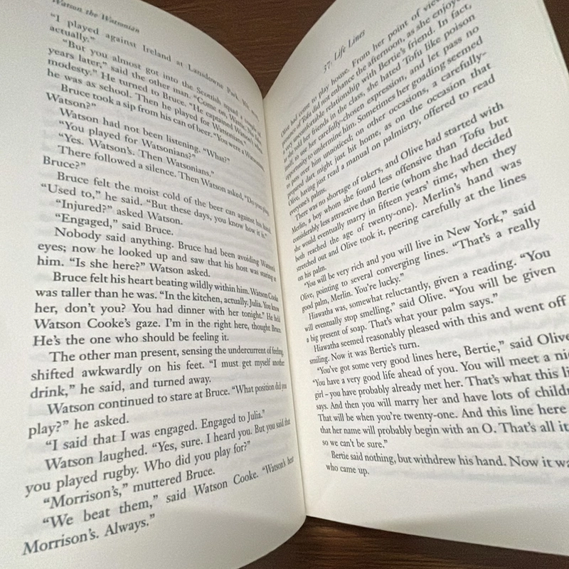 The unbearable lightness of scones Alexander McCall Smith 356947