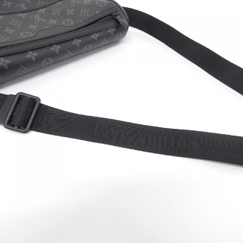 Túi đeo chéo Louis Vuitton Monogram Eclipse Voyage PM M12517 610226