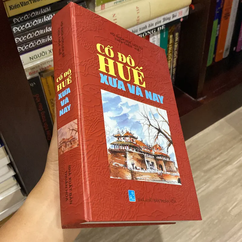 CỐ ĐÔ HUẾ, XƯA VÀ NAY, bản bìa cứng, xb 2005 590389