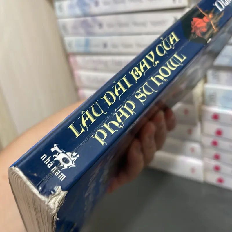 (Văn học) - Lâu đài bay của pháp sư Howl - Diana Wynne Jones 1003813