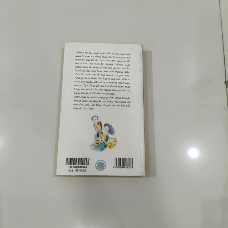 Hoa hồng giấu trong cặp sách 993907