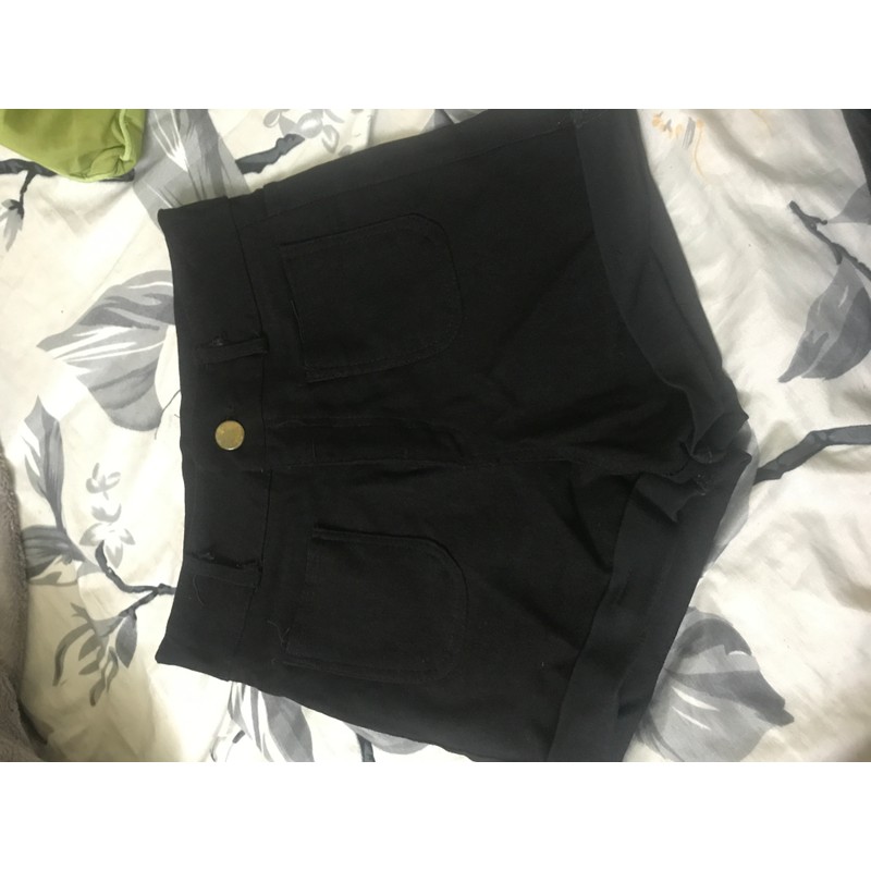 Quần short nữa màu đen size M, 1 khuy, túi 2 bên 68672