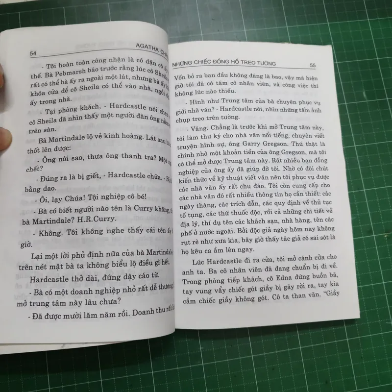 Những chiếc đồng hồ treo tường - Agatha Christie 591723
