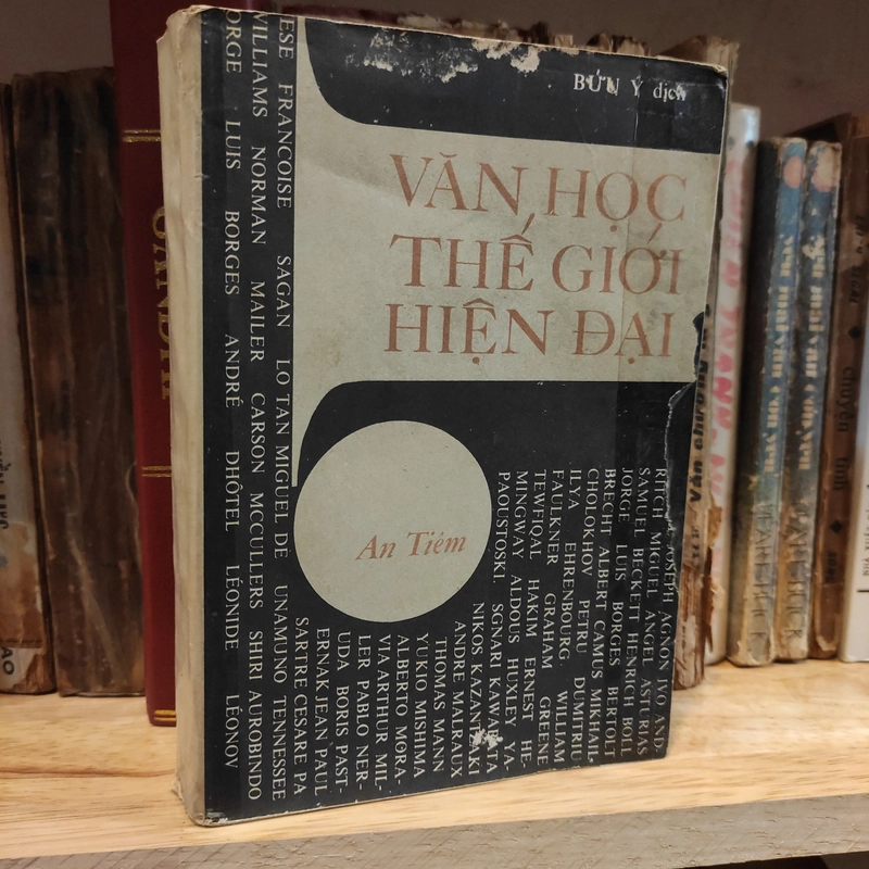 Văn học thế giới hiện đại 301374