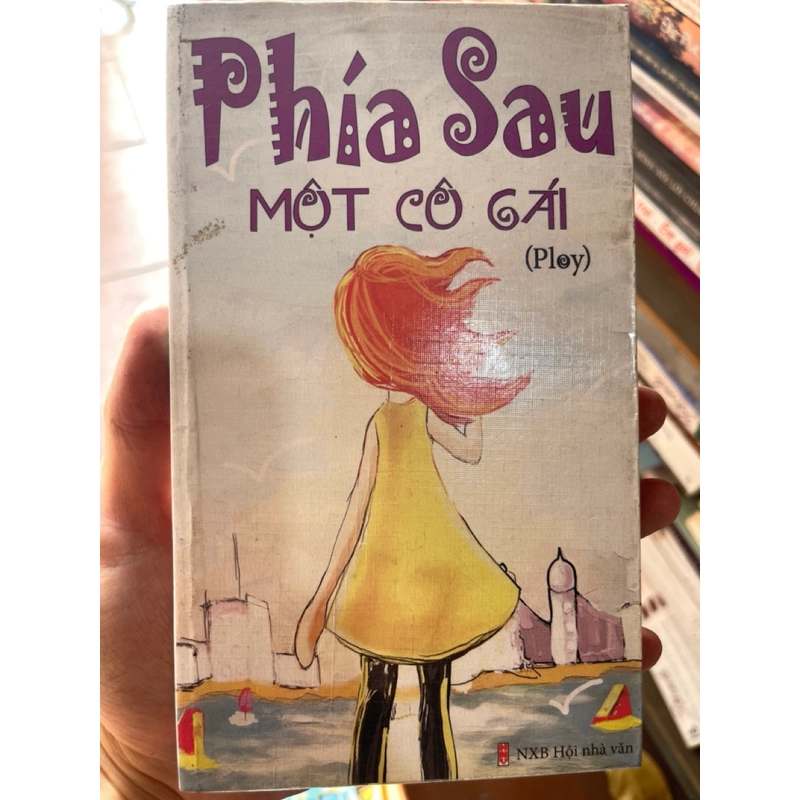 Phía sau một cô gái 303322