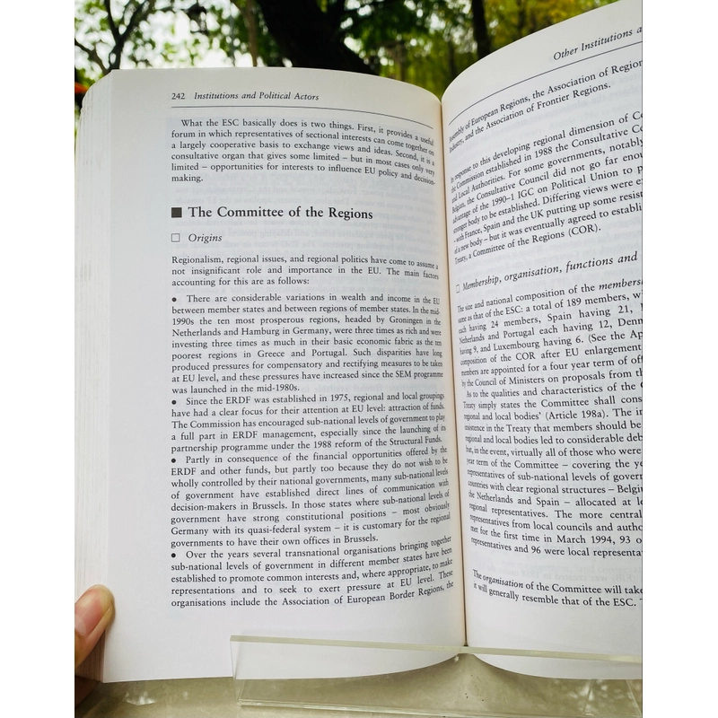 THE GOVERNMENT AND POLITICS OF THE EUROPEAN UNION  547493