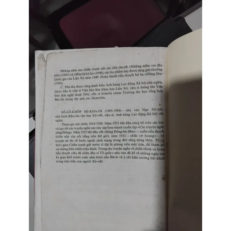 Tập truyện ngắn Tính cách Nga  957690