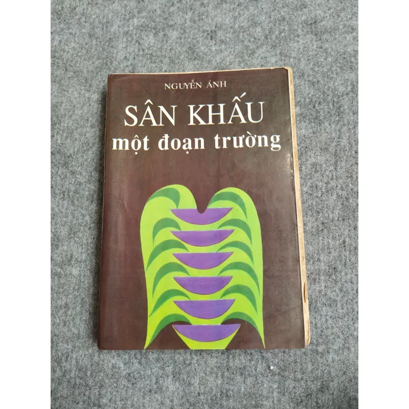 SÂN KHẤU MỘT ĐOẠN TRƯỜNG - NGUYỄN ÁNH 588680