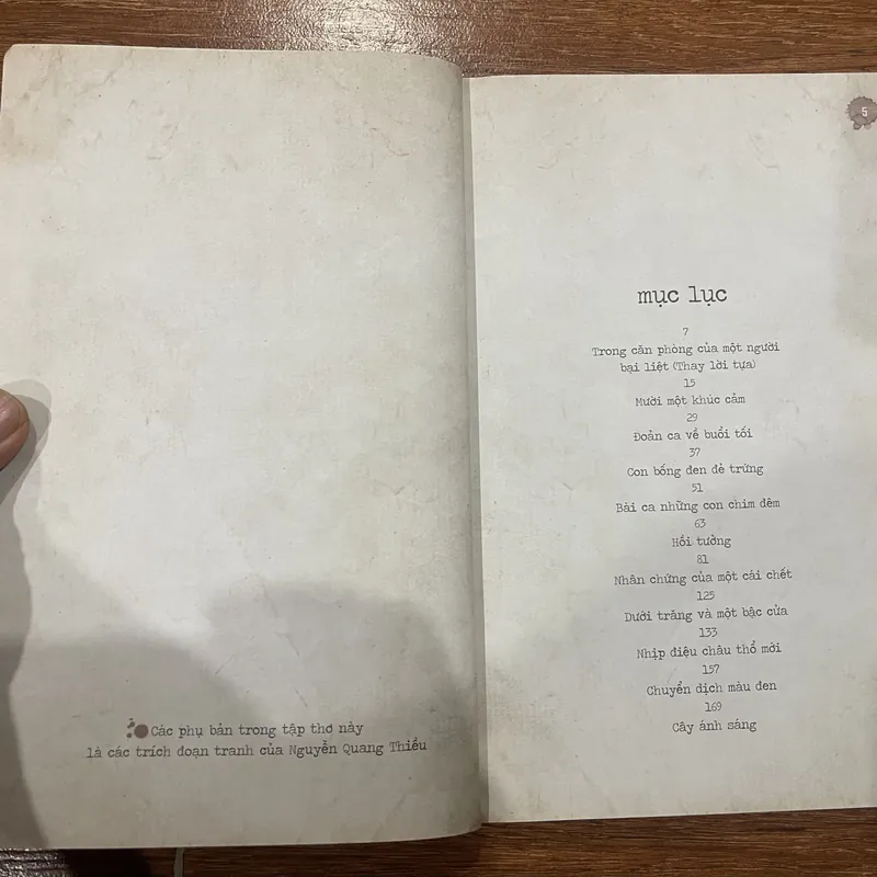 Dưới trăng và một bậc cửa - thơ dài và trường ca (k3) 328402