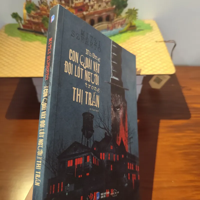 Những con quái vật đội lốt người trong thị trấn 562193