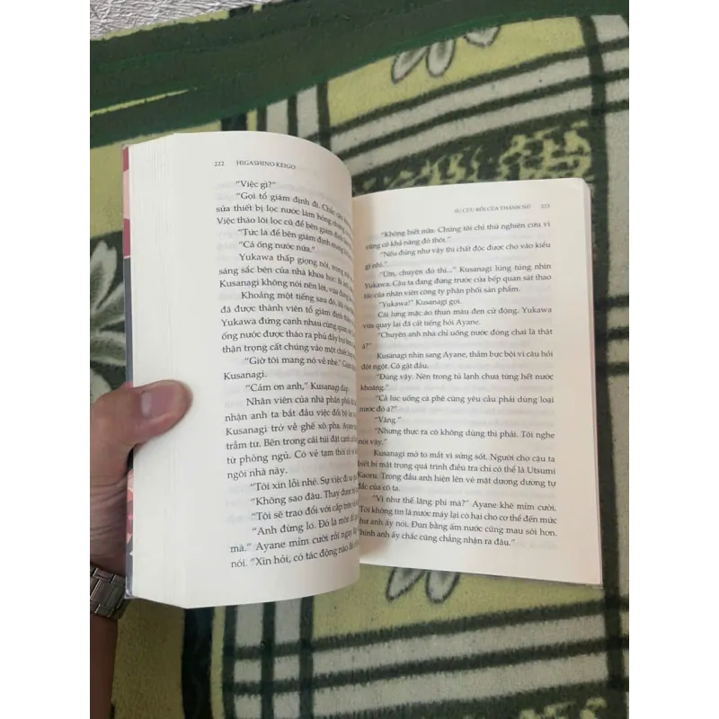Sự Cứu Rỗi Của Thánh Nữ - Higashino Keigo, Mới 80% (có xước bìa) (Hoi) 1040400