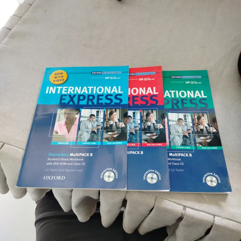 Bộ sách Tiếng Anh International Express Elementary (MultiPACK B) - Oxford 926423