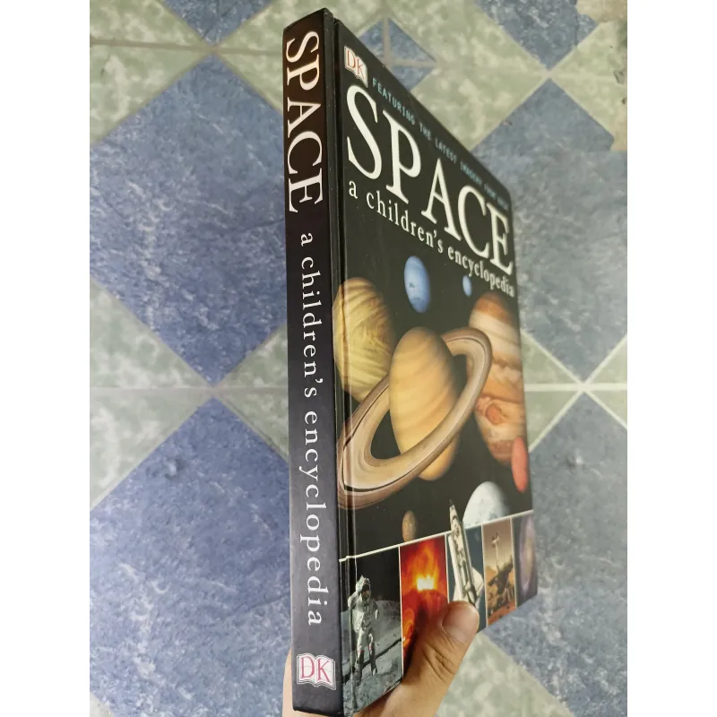 Space ( a children's encyclopedia) 789164
