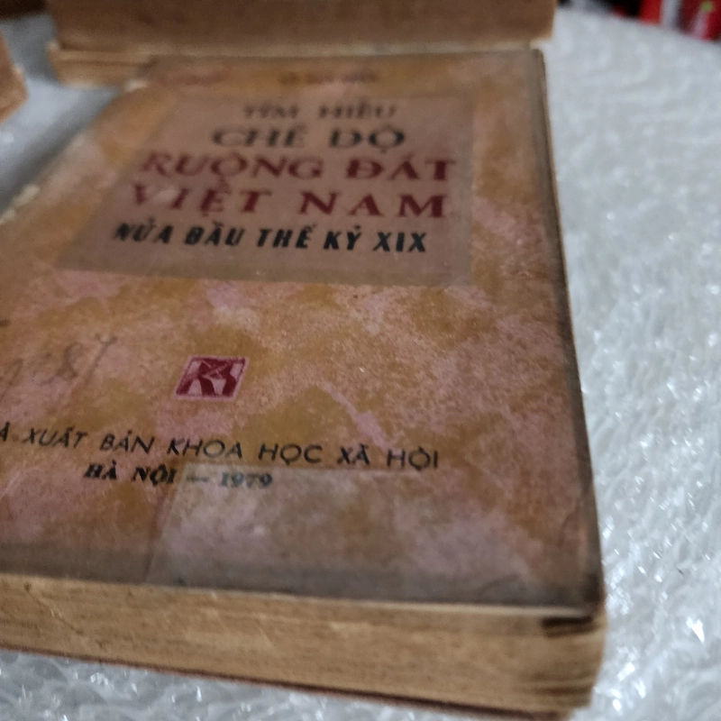 Tìm hiểu chế độ ruộng đất Việt nam nửa đầu thế kỷ XIX | Vũ huy phúc | 1979 529244