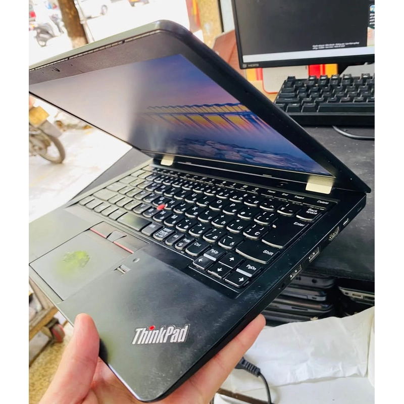 Thinkpad mỏng nhẹ - Cpu i5 7200U / Ram 8gb / ssd 256 - Máy full chức năng ko lỗi lầm gì 521795