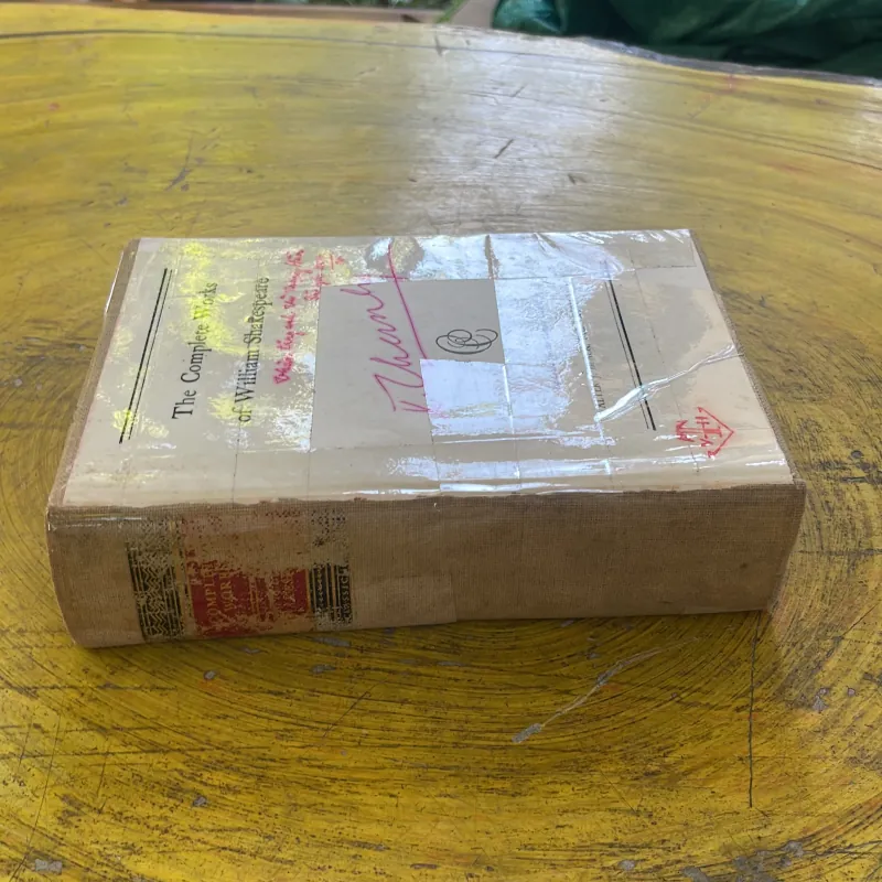 THE COMPLETE WORKS OF WILLIAM SHAKESPEARE 1002500