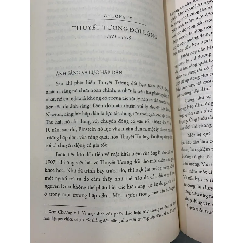 EINSTEIN CUỘC ĐỜI VÀ VŨ TRỤ - WALTER ISAAGSON 1006670