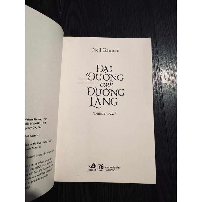 Đại dương cuối đường làng 460623