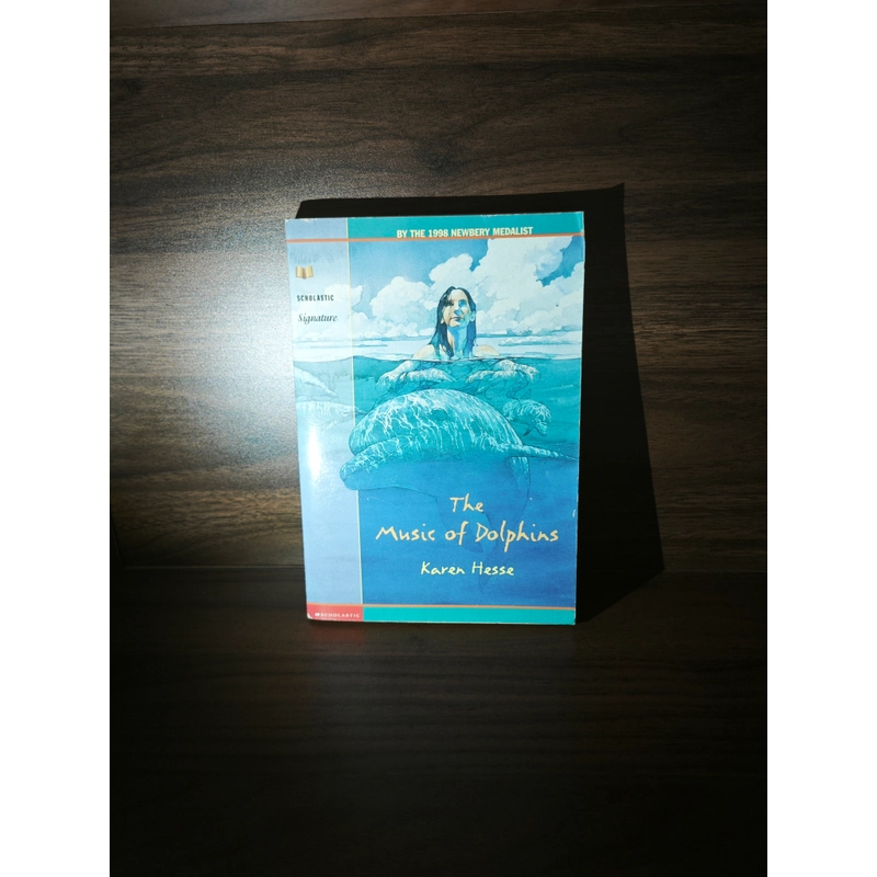 Ngoại văn The Music of Dolphins – Karen Hesse, cho trẻ từ 12 tuổi đổ lên 548217