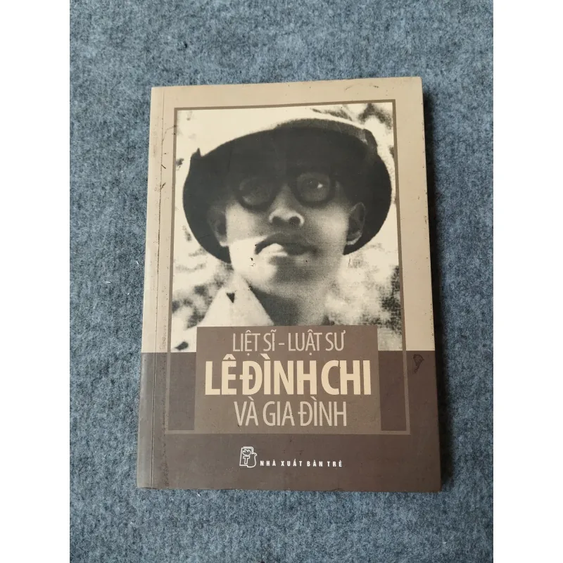 LIỆT SĨ - LUẬT SƯ LÊ ĐÌNH CHI VÀ GIA ĐÌNH 700922