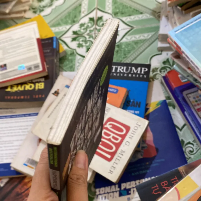 Think & Grow Rich" (Nghĩ Giàu & Làm Giàu) của tác giả Napoleon Hill.  800610