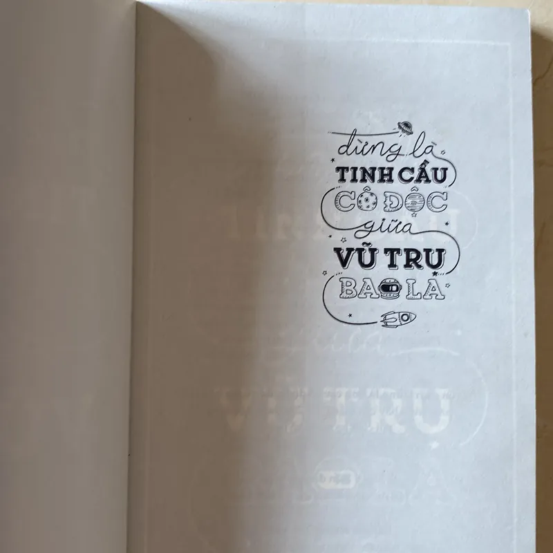 Đừng là tinh cầu cô độc giữa vũ trụ bao la - Dương Thuỳ 589815