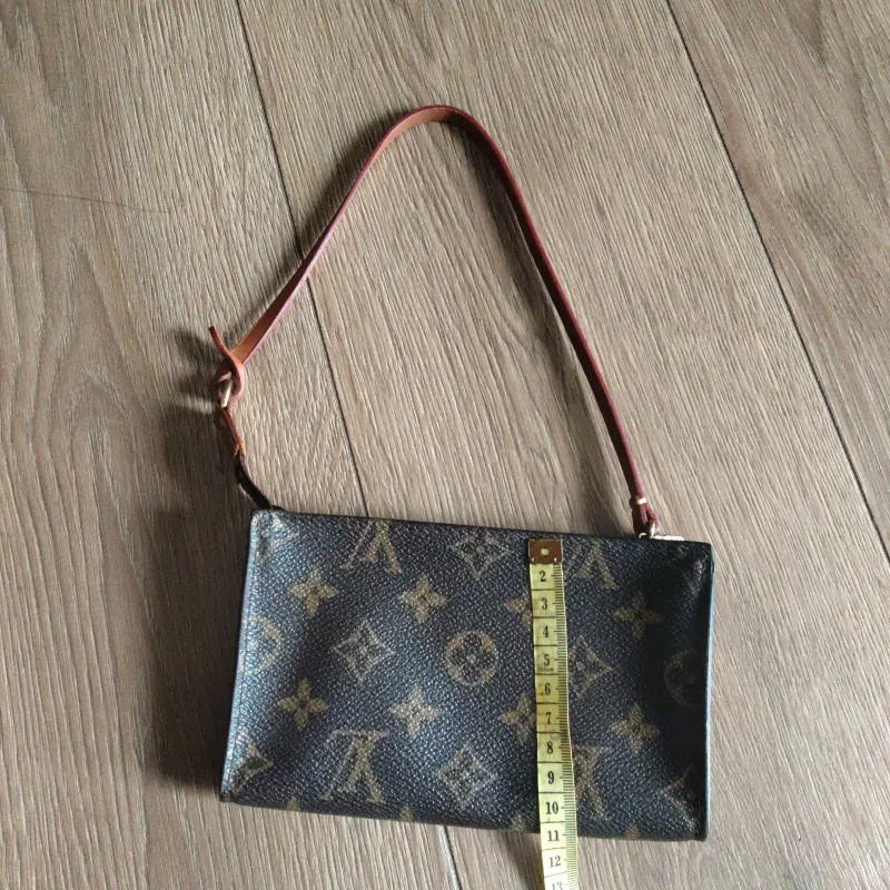 LV NHỎ XINH, VỪA ĐIỆN THOẠI XSmax 758251