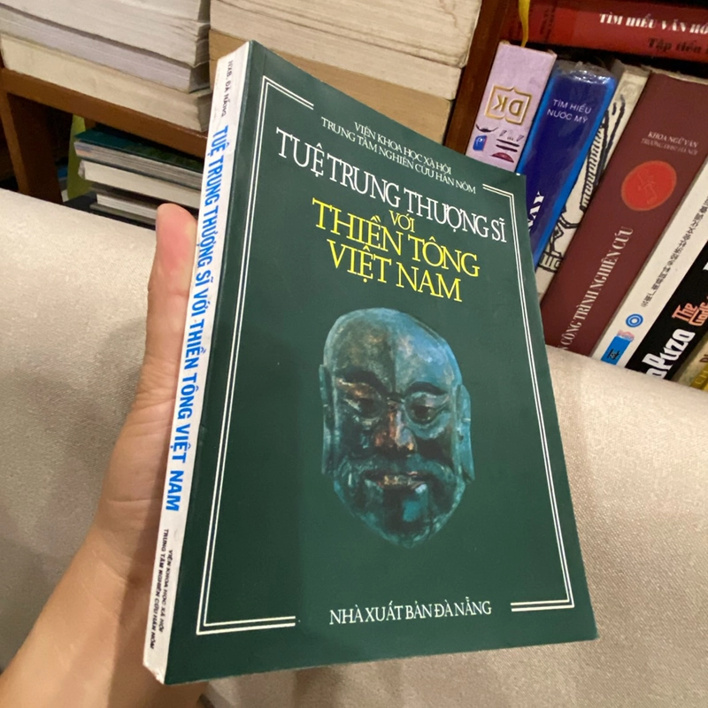 TUỆ TRUNG THƯỢNG SĨ VỚI THIỀN TÔNG VIỆT NAM (Bản in năm 2000) 455614