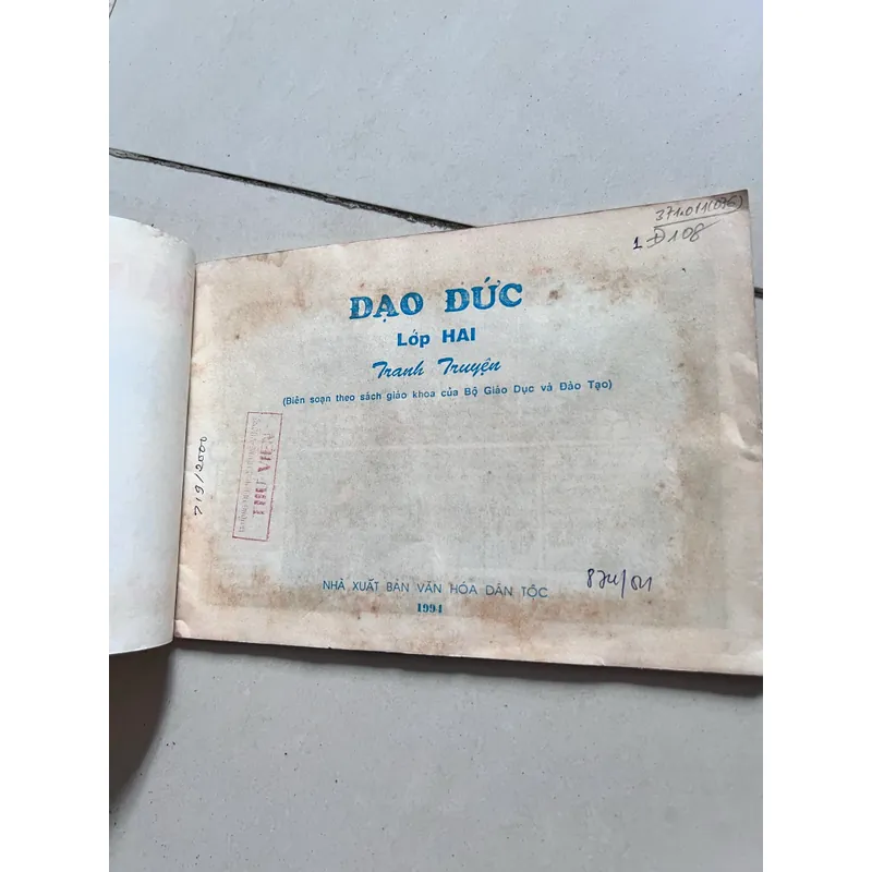 Đạo đức lớp 2 xuất bản 1994  559811