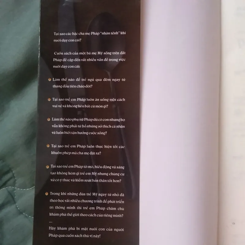 Trẻ em Pháp không ném thức ăn 720770