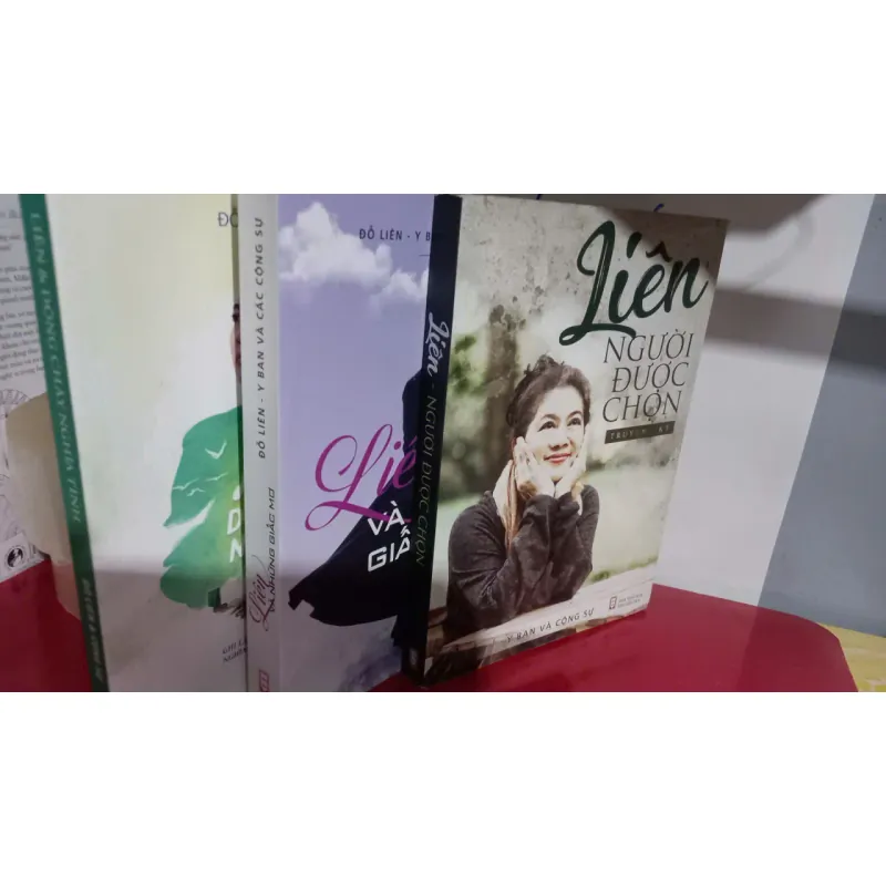 LIÊN người được chọn -truyện ký 3 tập 752224