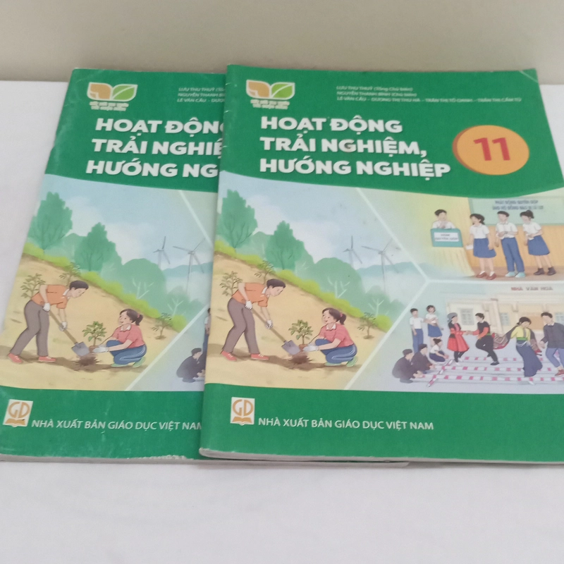 SGK Hoạt Động Trải Nghiệm Hướng Nghiệp Lớp 11-Kết Nối Tri Thức Với Cuộc Sống 552221