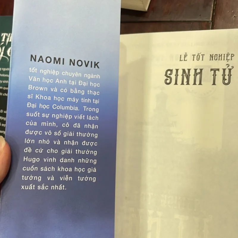 NAOMI NOVIK : bộ 3 cuốn : HỌC VIỆN MA THUẬT SCHOLOMANCE VÀ phần 2,3 tiếp theo 1035223