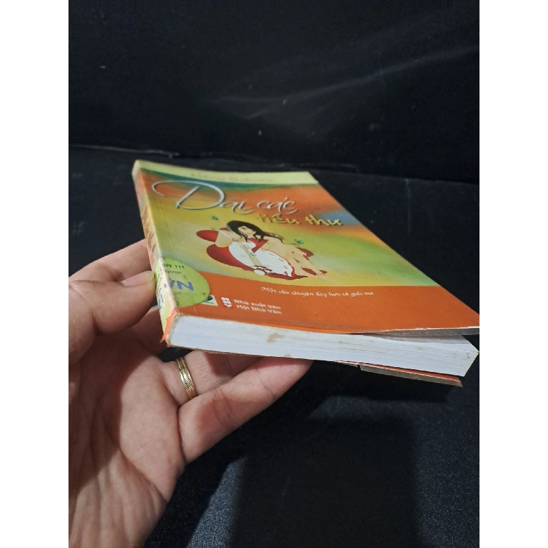 Đài các tiểu thư mới 90% bẩn nhẹ 2012 Hồng Sakura HCM1604 VĂN HỌC 432752