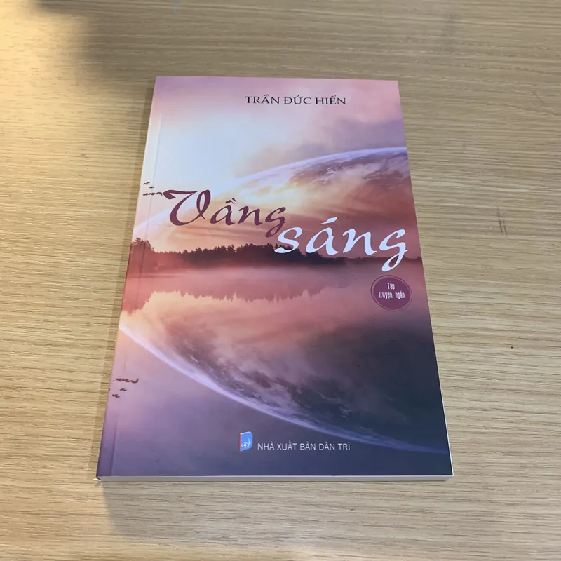 Vầng sáng - Trần Đức Hiển - NXB Dân Trí 716857