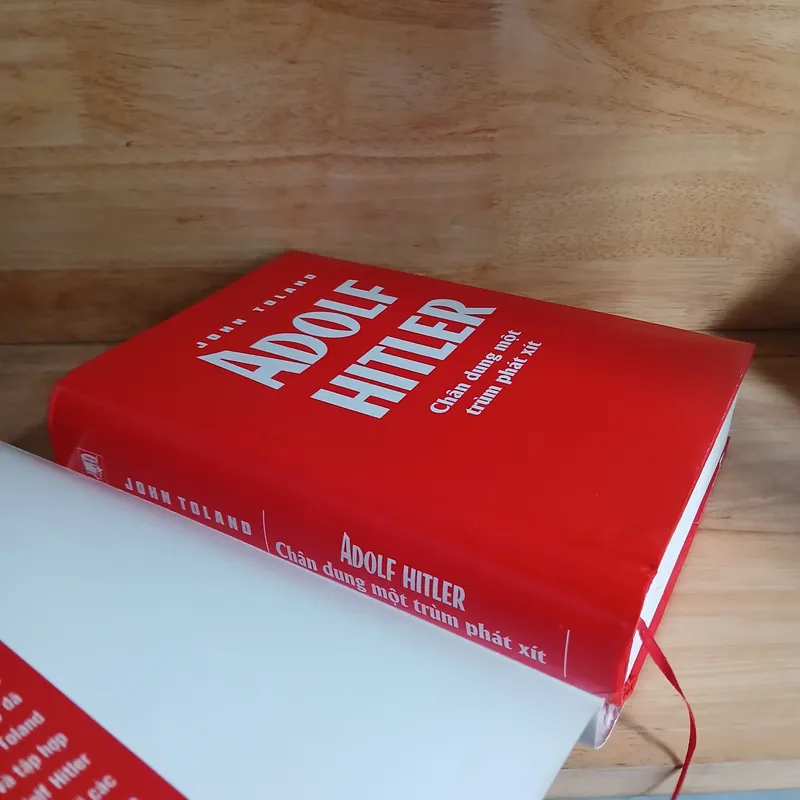 ADOLF HITLER Chân Dung Một Trùm Phát Xít - John Toland 714398