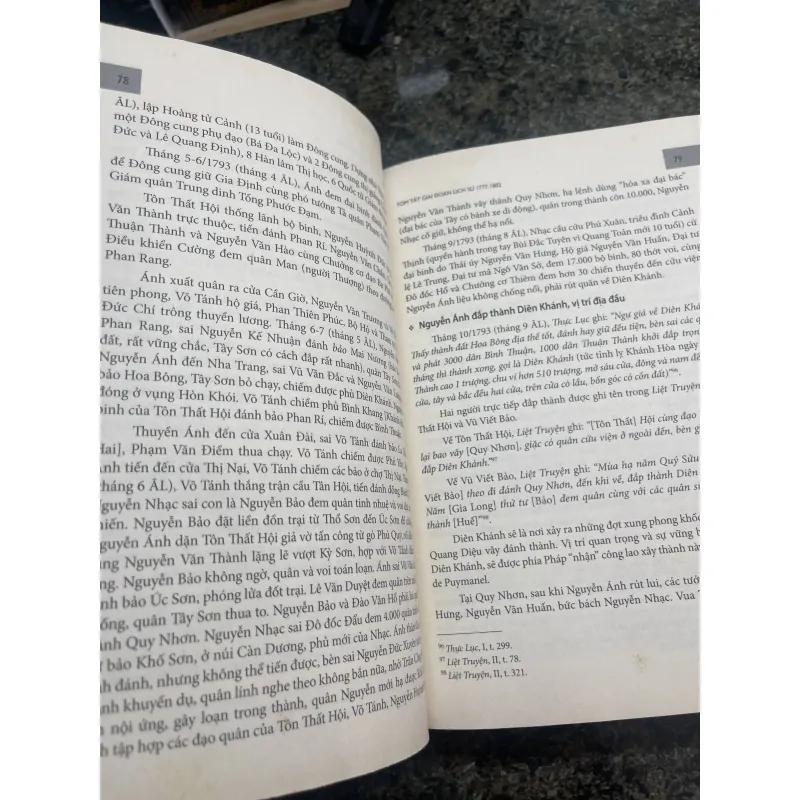 Vua Gia Long & người Pháp Thuỵ Khuê biên dịch và chữ ký 763336