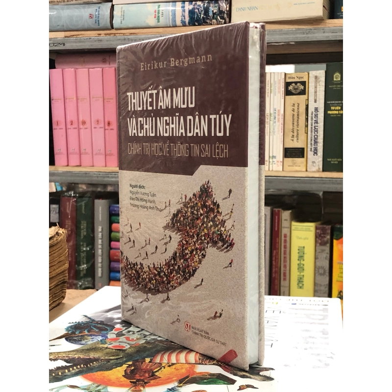 THUYẾT ÂM MƯU VÀ CHỦ NGHĨA DÂN TUÝ – CHÍNH TRỊ HỌC VỀ THÔNG TIN SAI LỆCH 362593