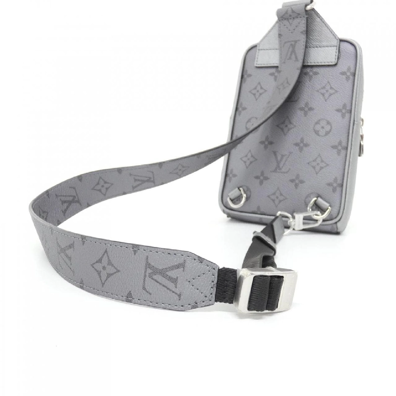 Túi đeo chéo ngoài trời Louis Vuitton Taiga Lama M30833 - Hàng hiệu Chính hãng 769681