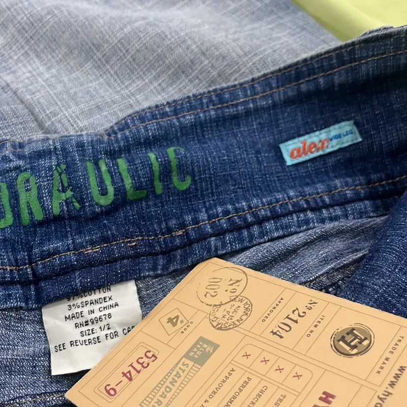 Quần jean Alex- nữ lưng trễ ống rộng 56- lưng 70-dài 90.Hàng xách tay từ Mỹ. Chưa sử dụng 565185