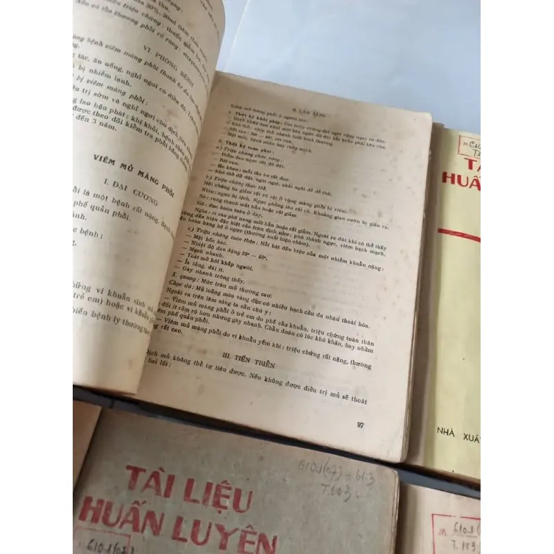 Tài liệu huấn luyện y sĩ, xuất bản 1969  1020585