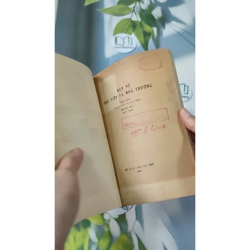 [XƯA] Bàn Về Thư Viện Và Nhà Trường (1986) - Văn Hải 775986