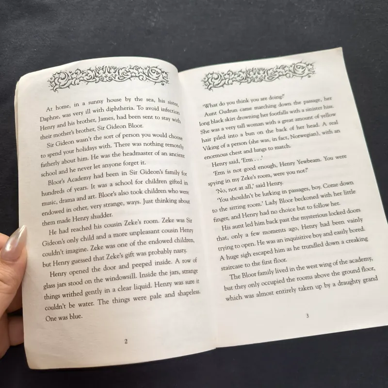 Charlie Bone and the Time Twister (Book 2) 927060