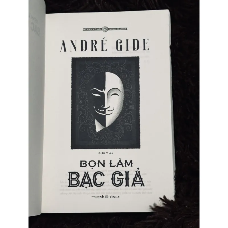 Bọn làm bach giả 1010716