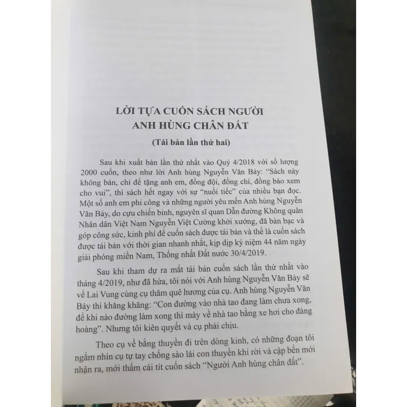 Người Anh Hùng Chân Đất - Trúc Phương mới 90% 692863